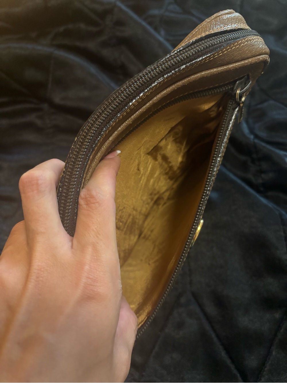 Pre-Loved Gucci Cosmetic Pouch - Picture 12 of 12